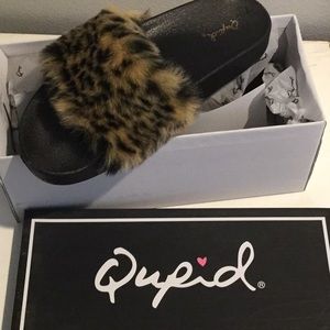Qupid Soft faux fur slide-on sandals unicorn fuzzy